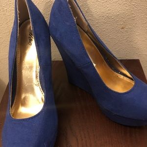 Size 7 1/2 blue high heel shoes